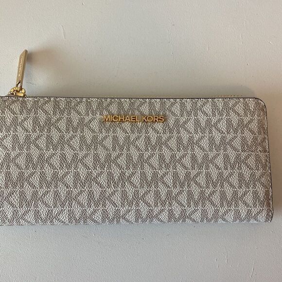 NWT Michael Kors Jet Set long Wallet- cream - Picture 3 of 9